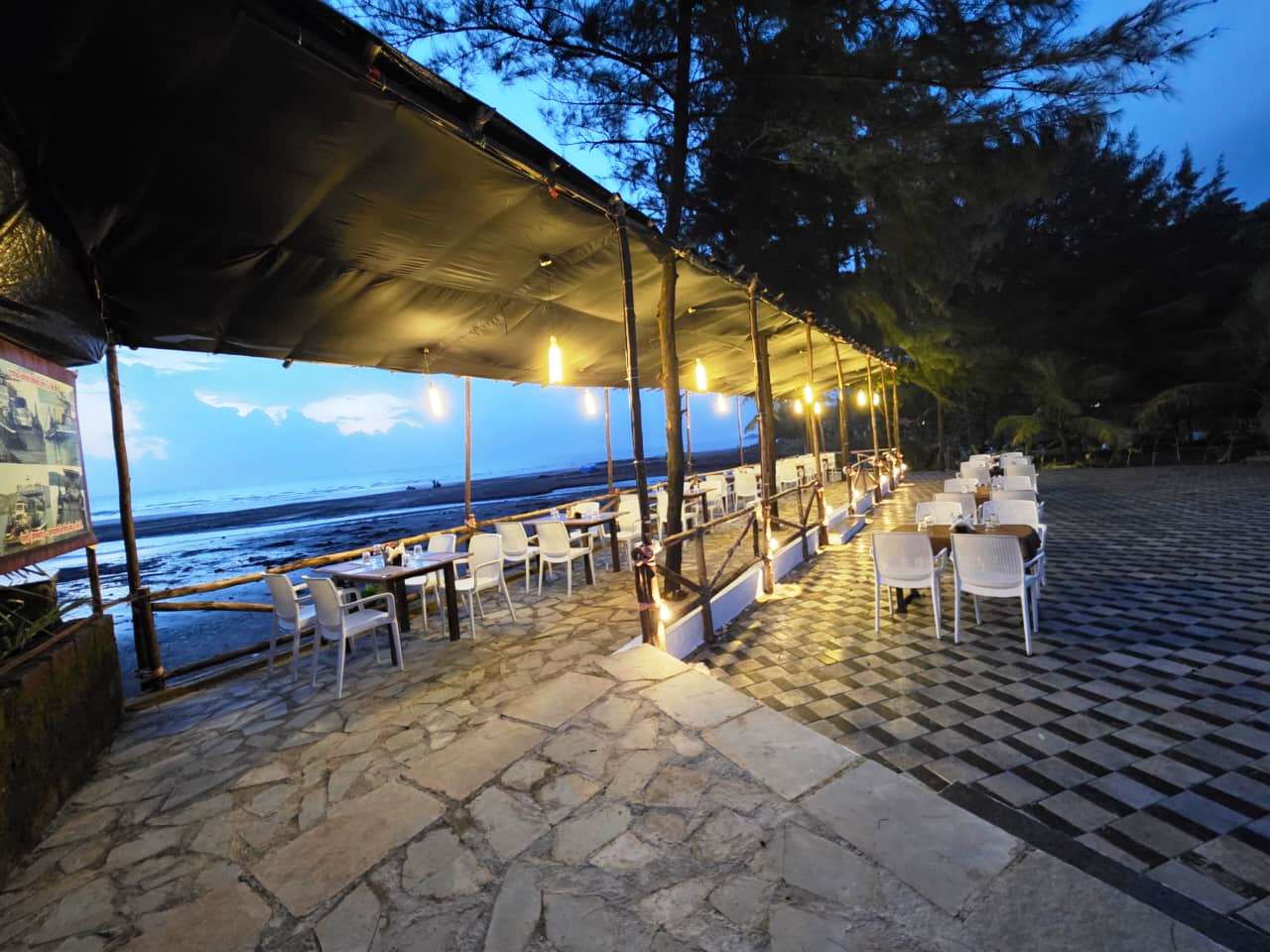 Seafood restaurant Saldure Beach